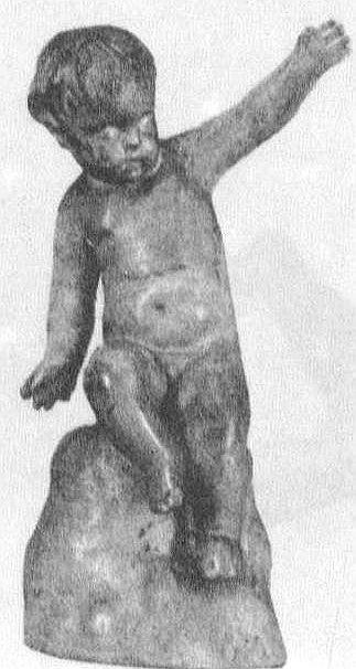Putto, sitzend