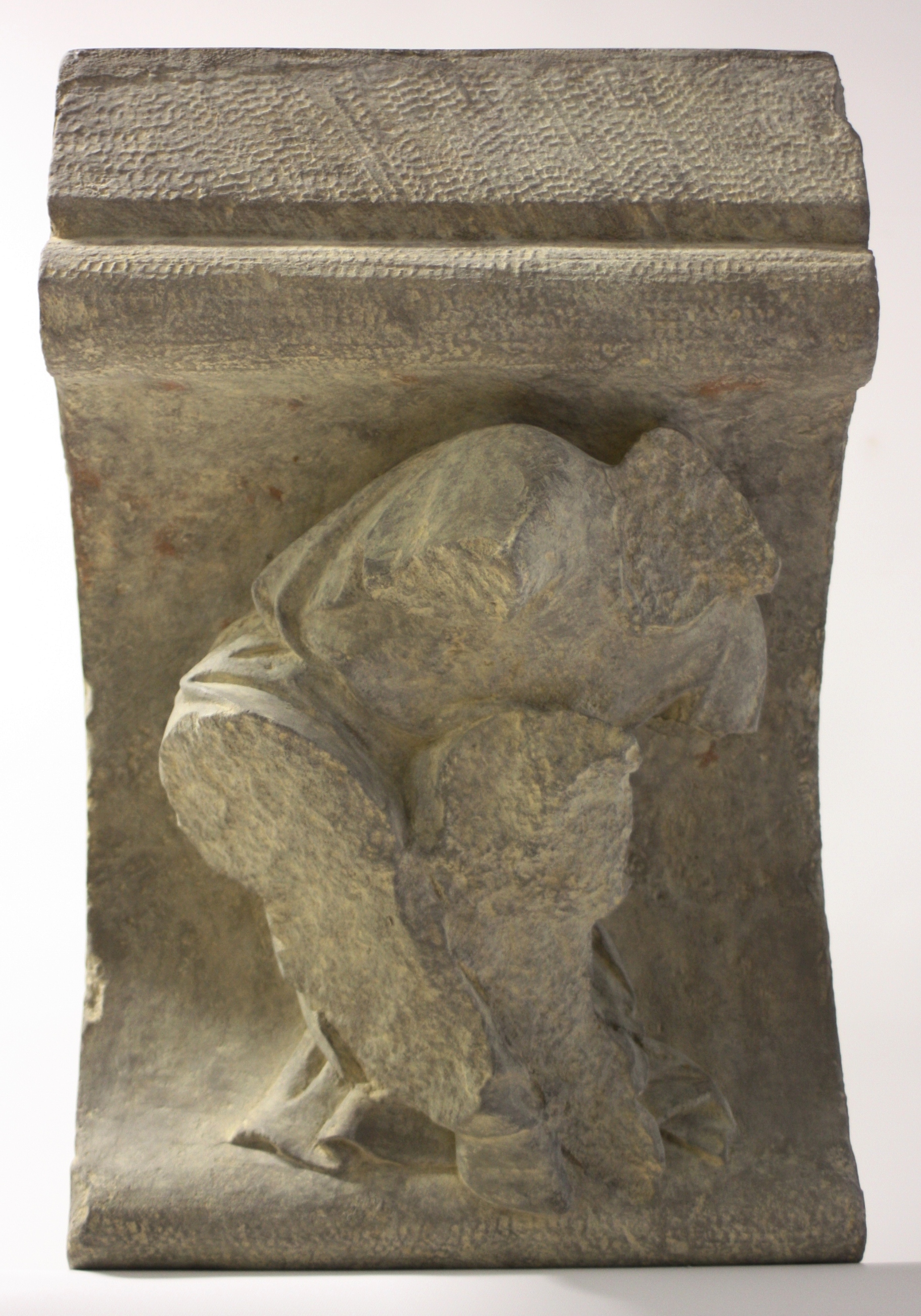 Kapitell mit männlicher Figur