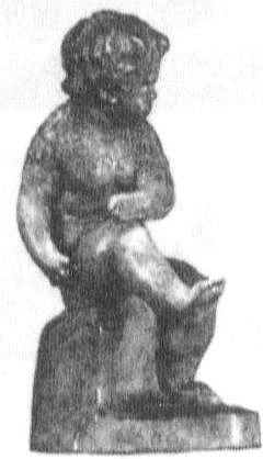 Putto, sitzend
