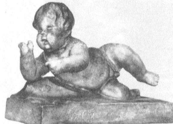 Putto, auf rechter Seite liegend