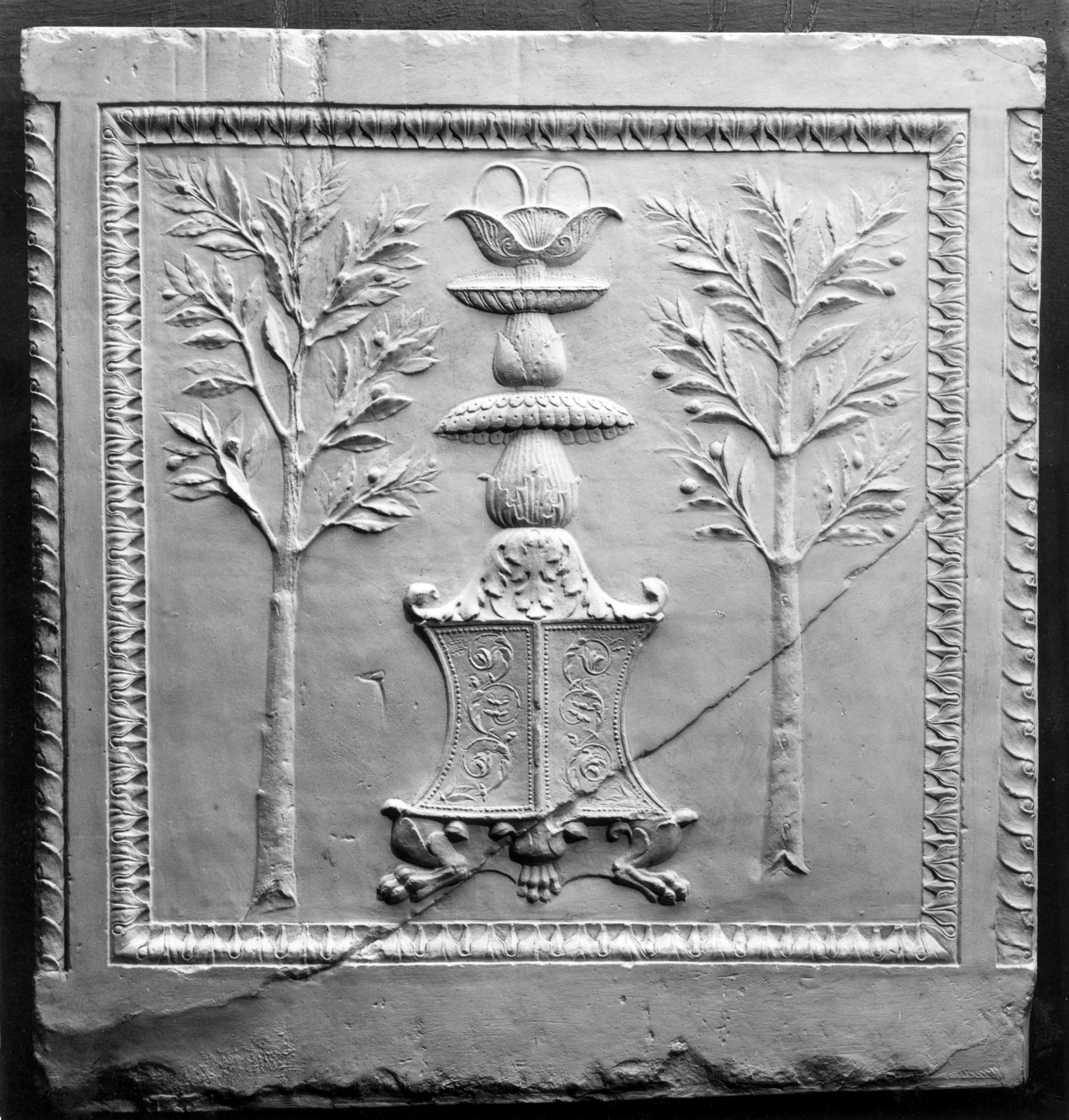 Sog. Sarkophag Caffarelli, Schmalseite