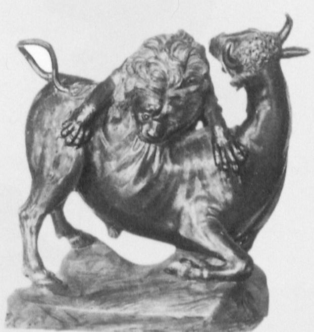 Löwe schlägt einen Stier