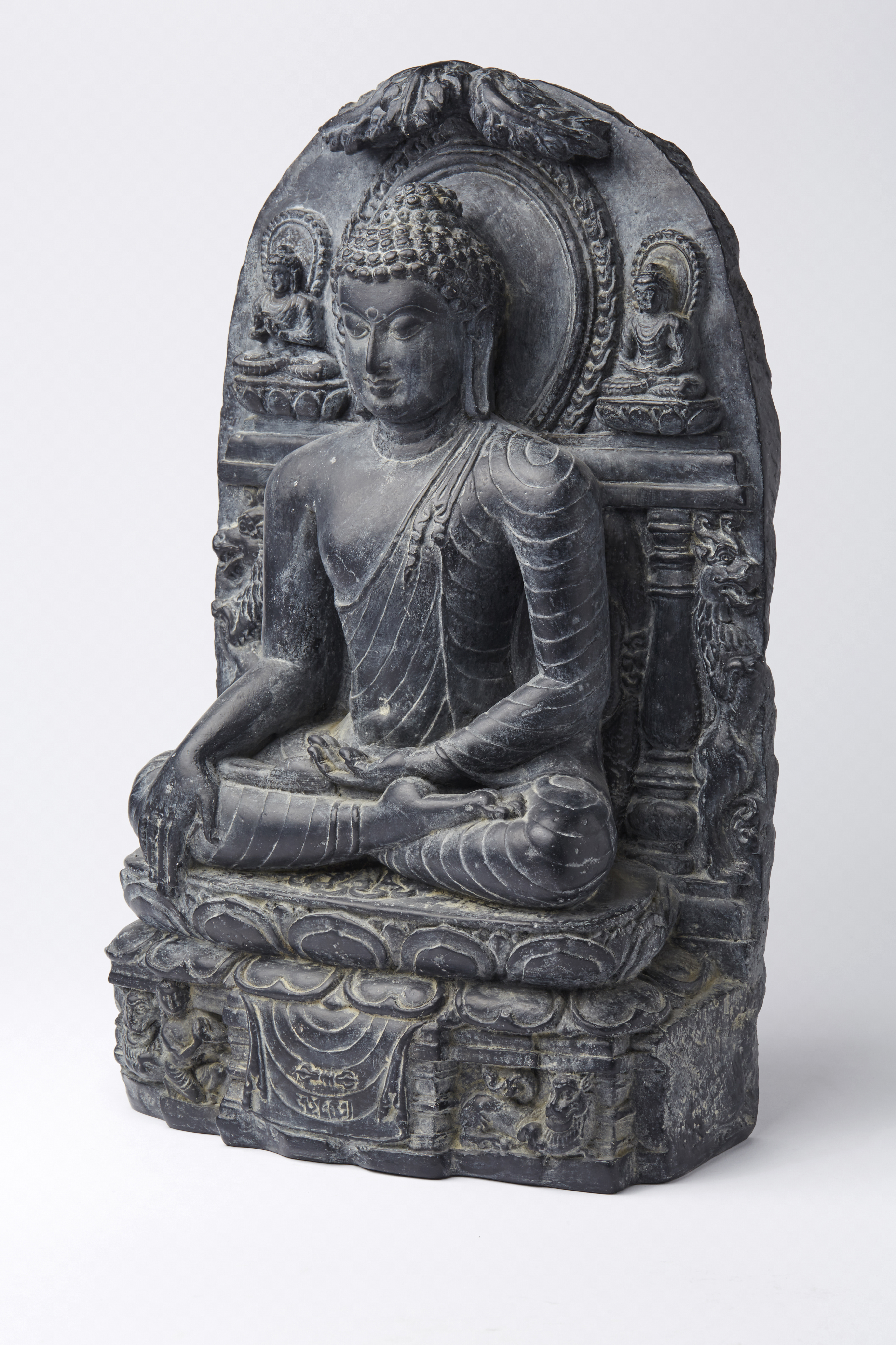 Buddha auf Löwenthron