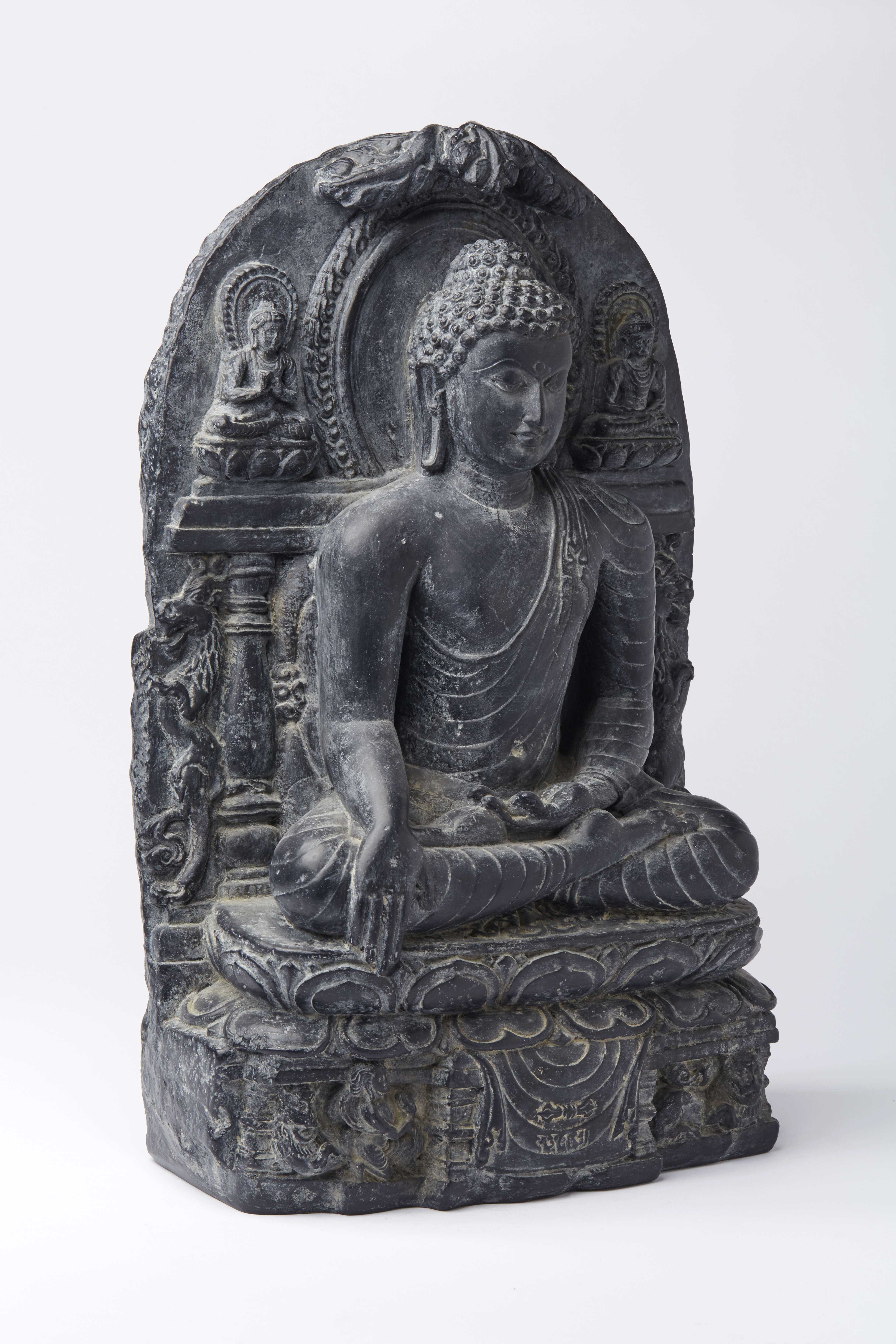 Buddha auf Löwenthron