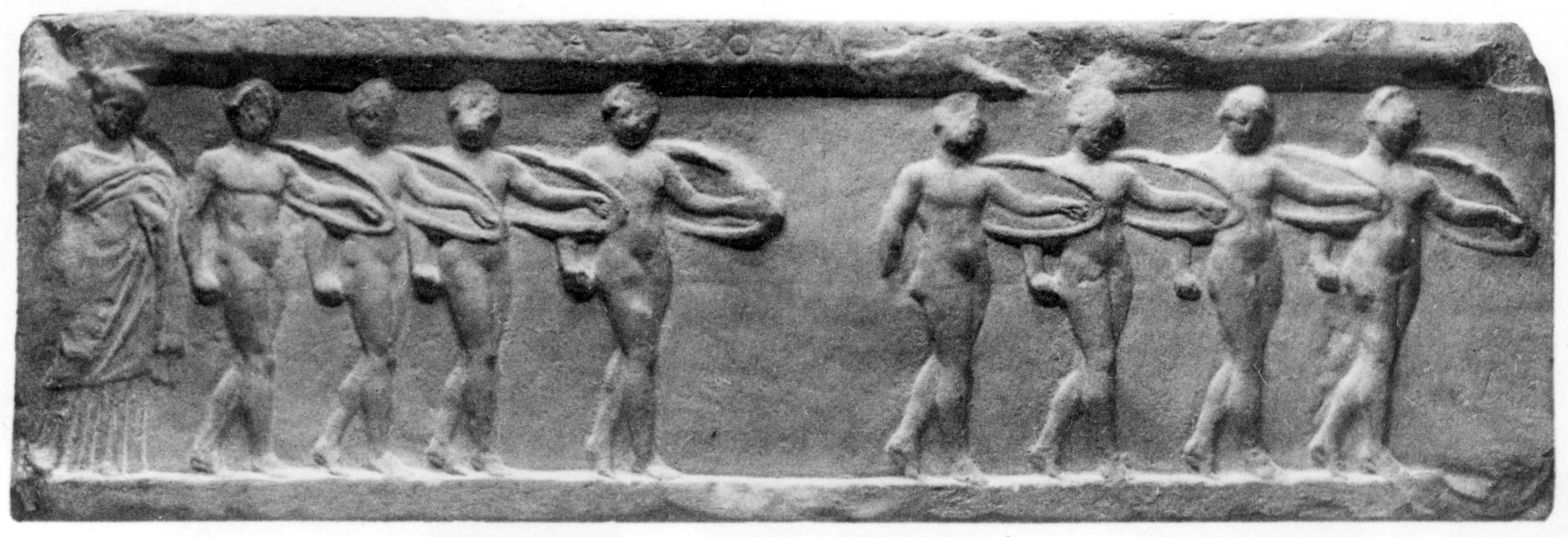 Acht Waffentänzer mit Chormeister