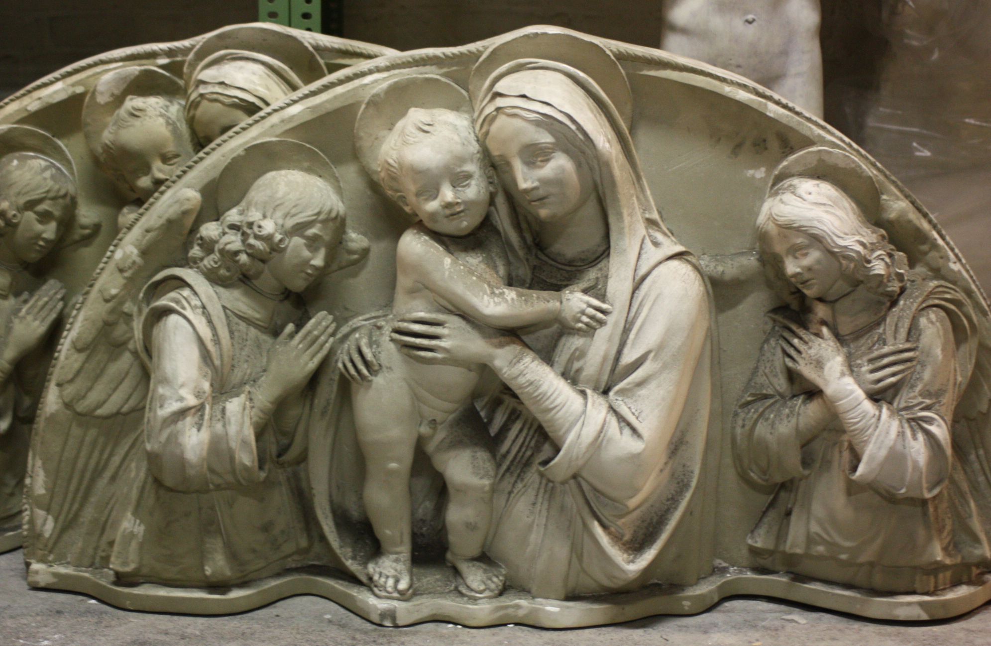 Madonna mit zwei anbetenden Engeln
