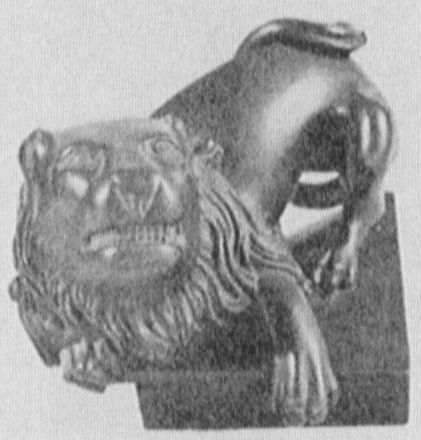 Kauernder Löwe