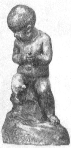 Putto, sitzend