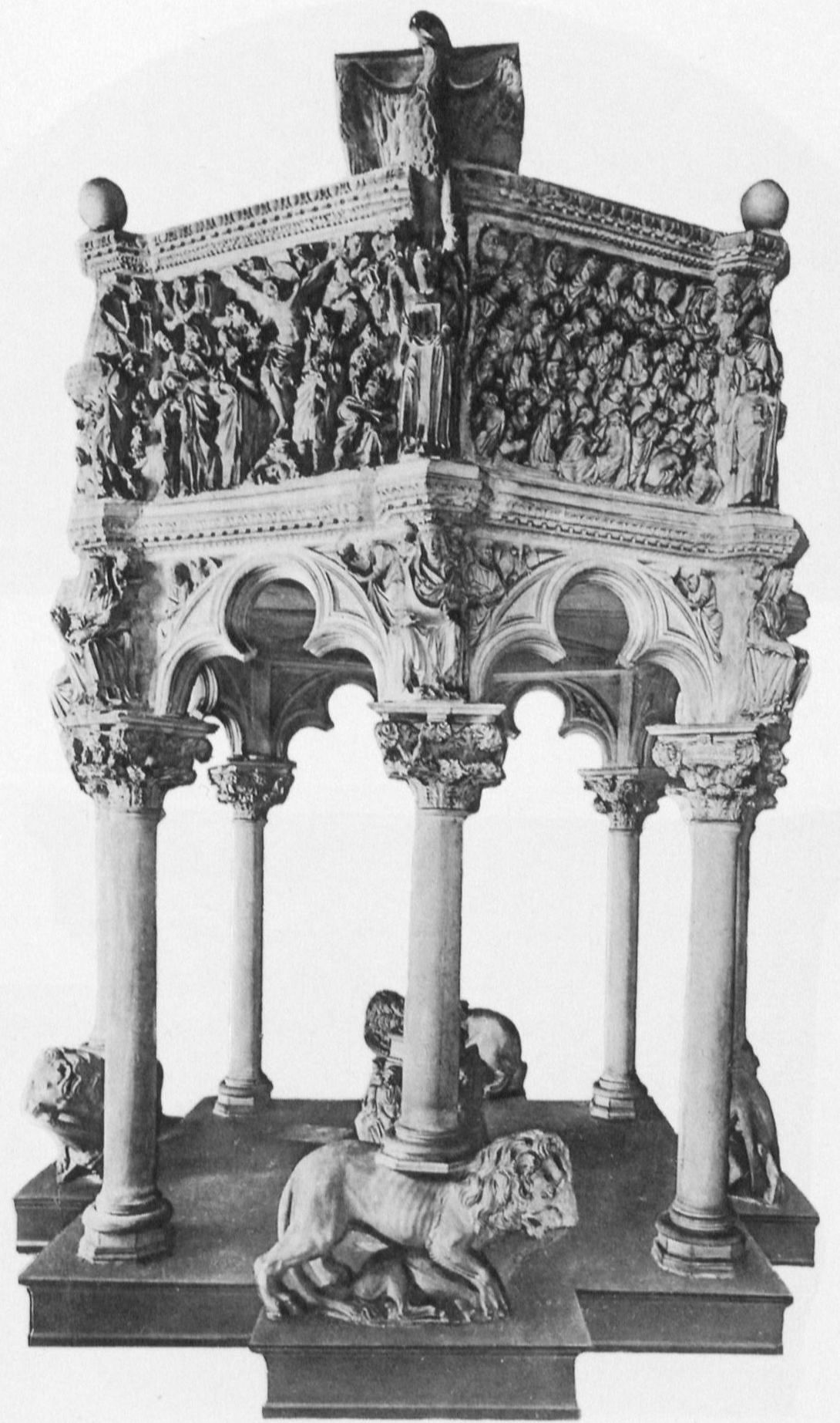 Reliefs von der Kanzel im Dom zu Siena