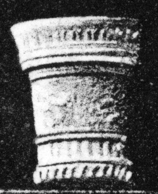 Fragment eines Kruges mit Reliefstreifen
