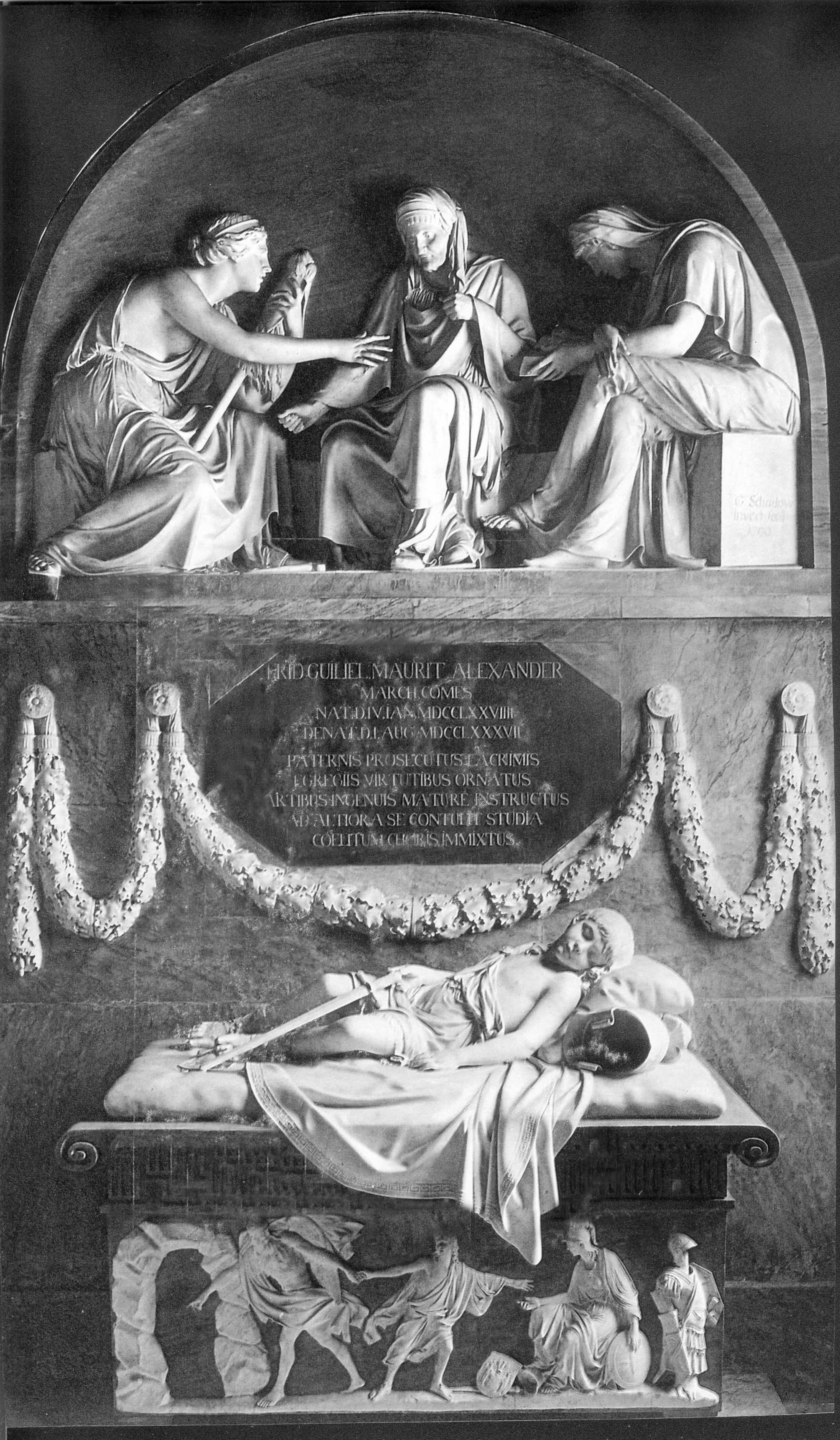 Grabmal Graf Alexander von der Mark, Liegefigur des Verstorbenen