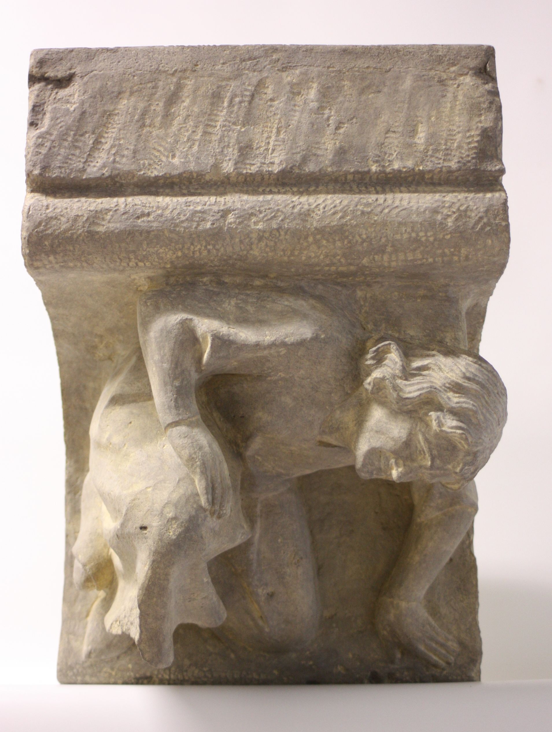 Kapitell mit männlicher Figur