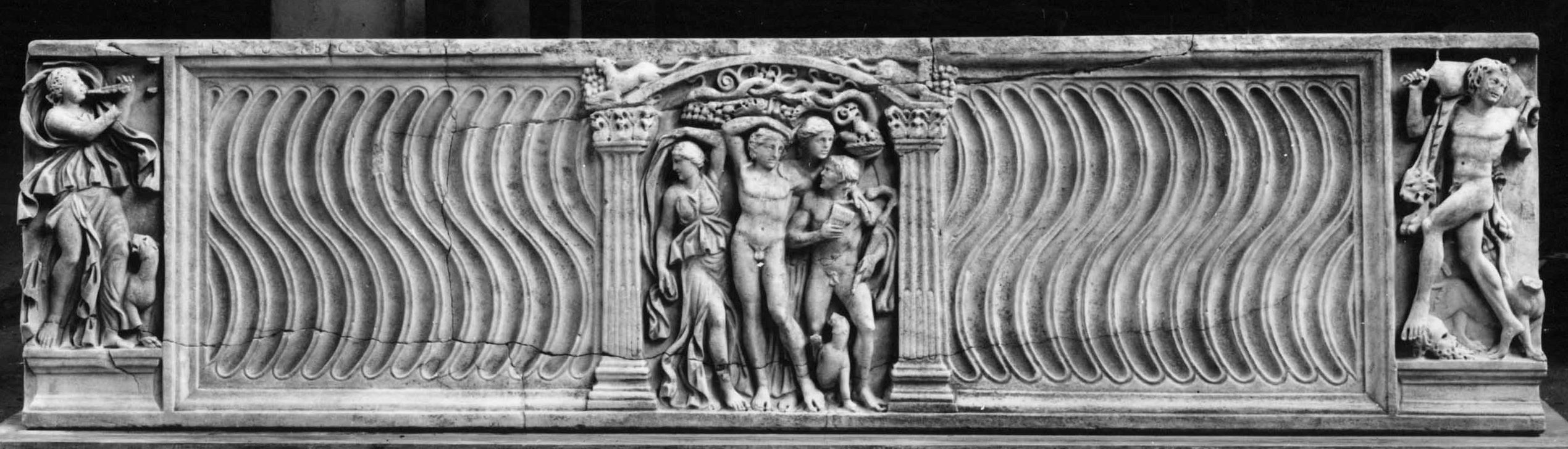 Riefelsarkophag des Ritters T. Flavius Urbicus, Vorderseite