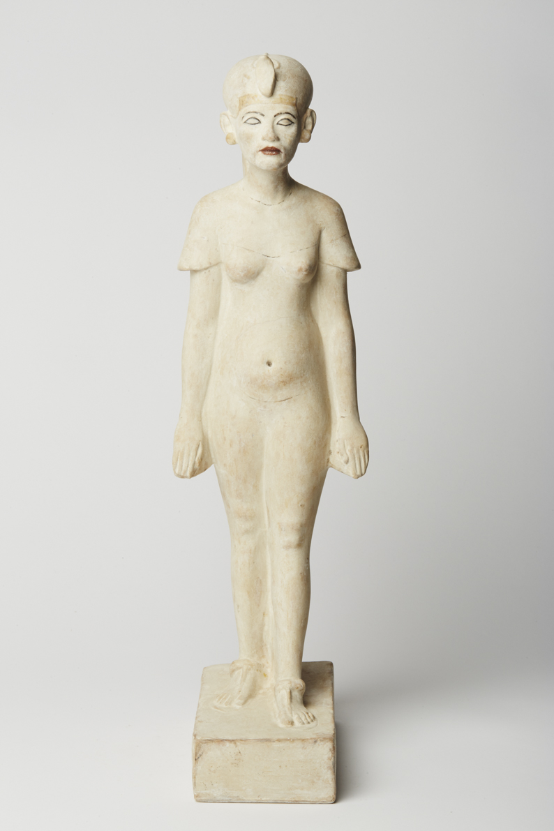 Nefertiti, Standing