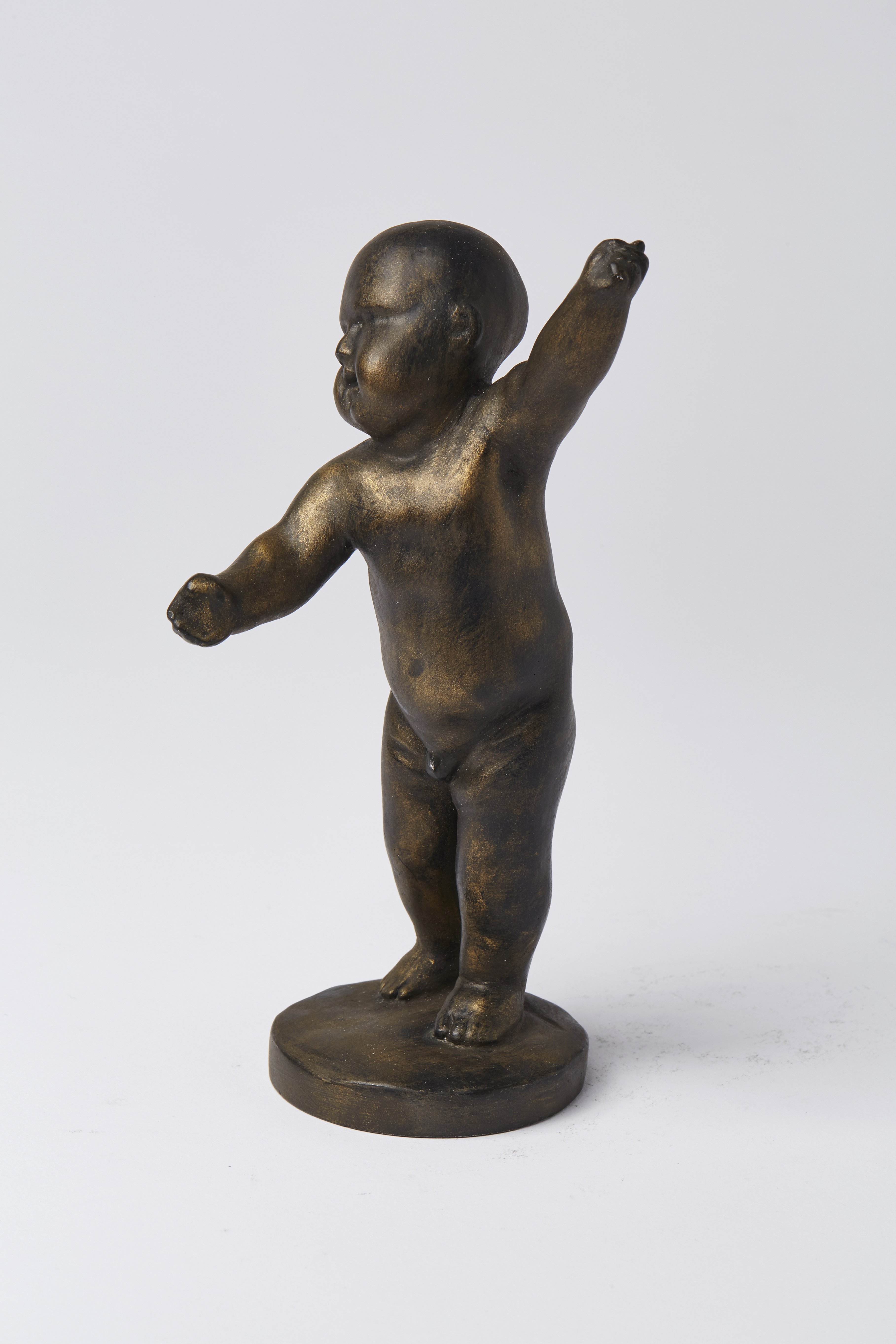 Putto, stehend