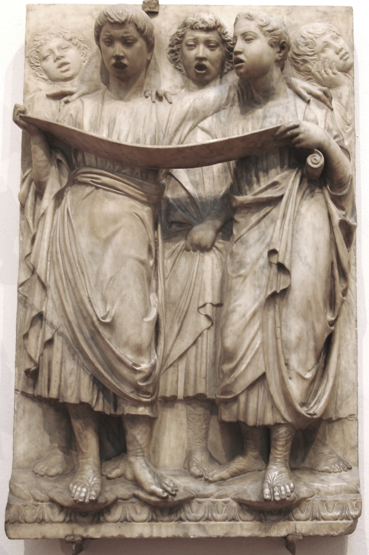 Singing-Gallery: Dancing Children