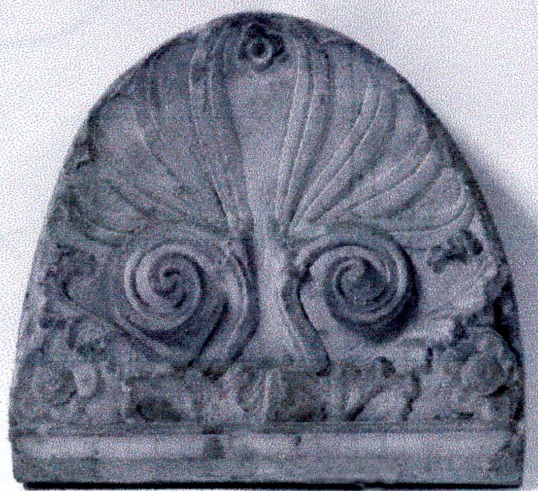 Akroterion eines Grabreliefs